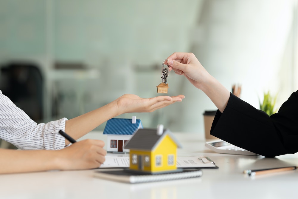 Frais de commission d'agence immobilière : Comment la qualité des services influe sur les tarifs ?