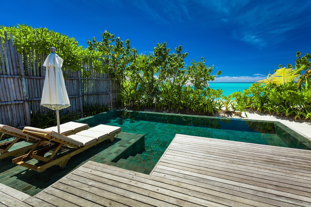 La taxe des piscines hors sol : comment cela affecte-t-il les propriétaires de biens immobiliers avec piscine hors sol à fond incliné ?