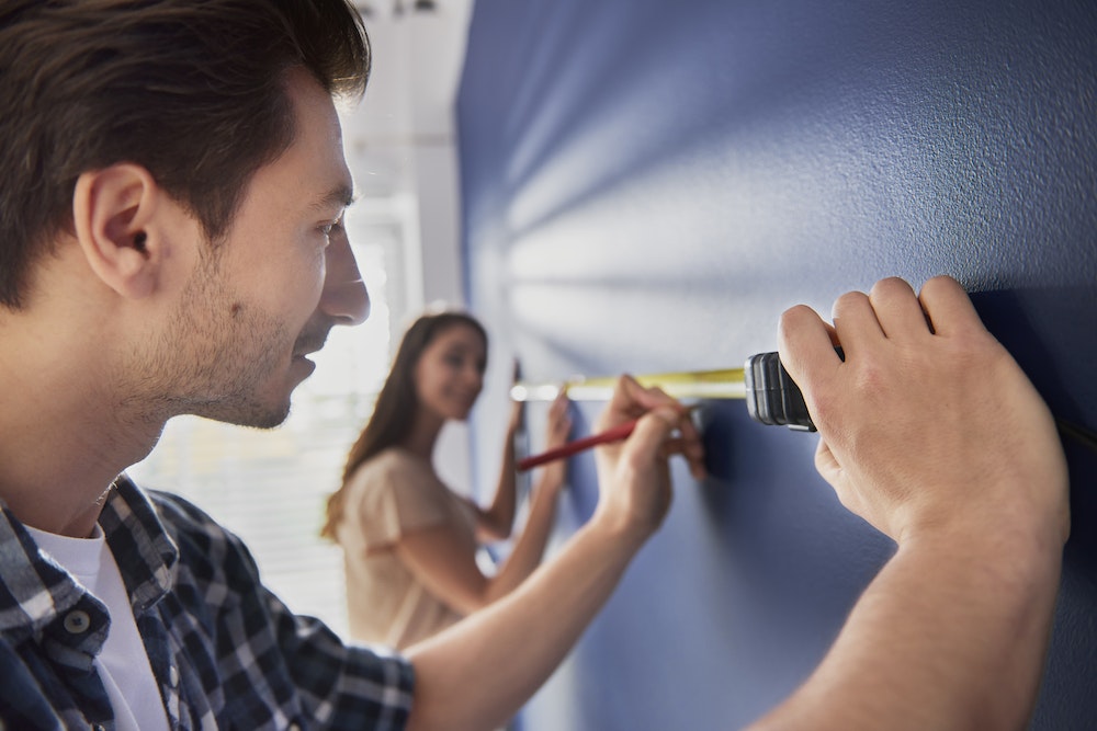 Comment mesurer une pièce avec des angles saillants ou des murs en biais ?