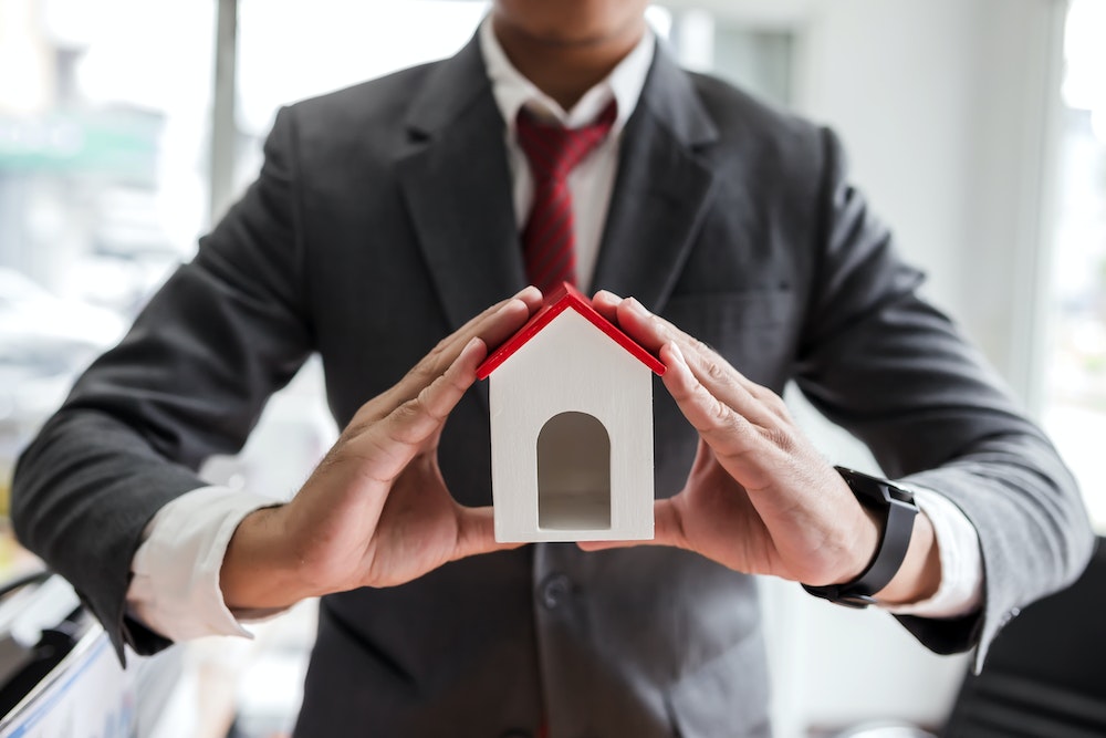Agence immobilière à frais fixe ou agence classique : laquelle choisir ?